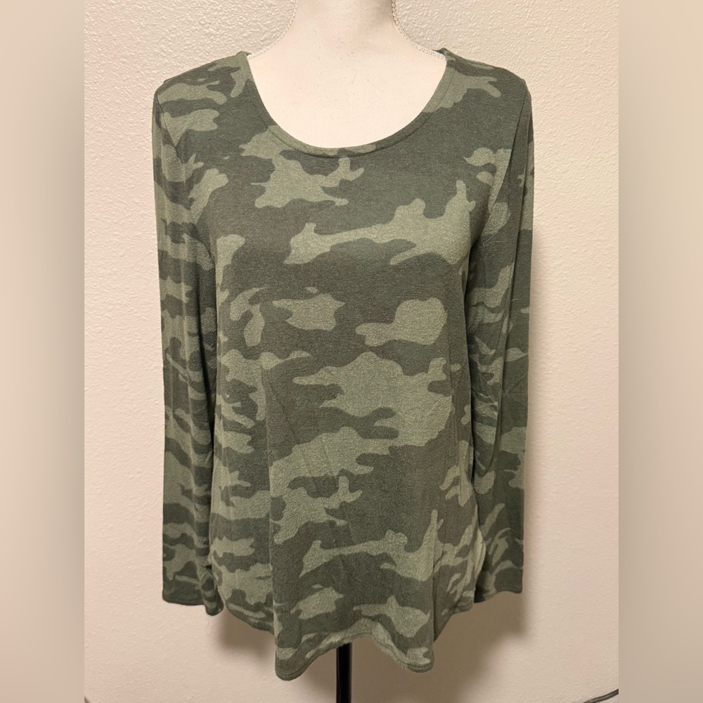 Old Navy Camouflage Long Sleeve Size M